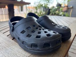 Schwarze Clogs / Gartenschuhe Gr. 41  neuwertig