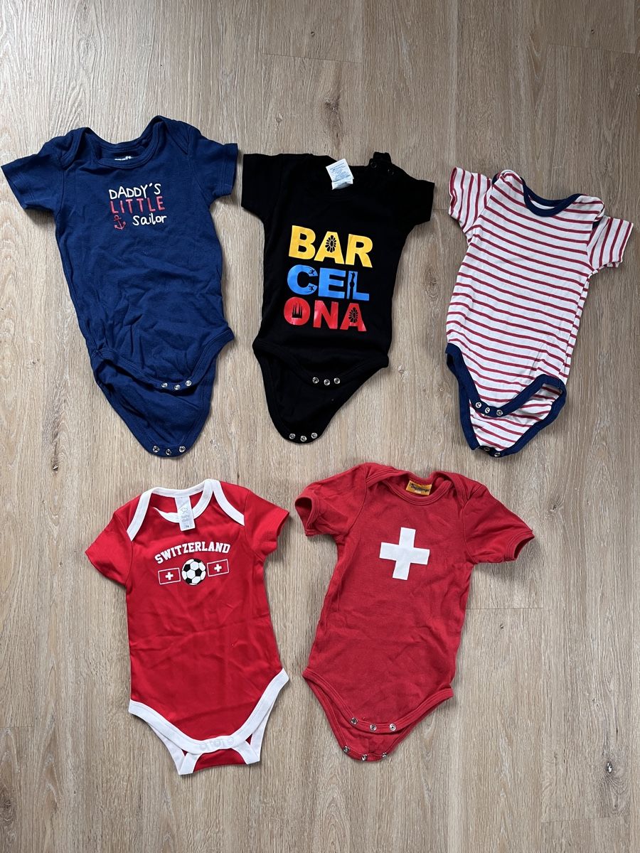 Lotti & Set di vestiti: 5 Kurzarm Bodys Gr. 74/80 – Usato da Sulz AG venduto da Zissi31324