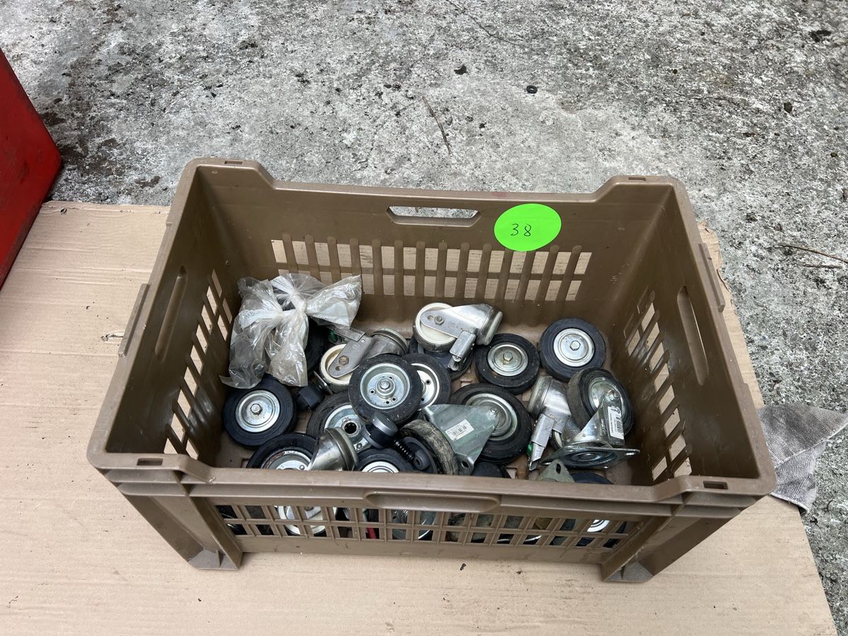 Banconi: Diverse Last Räder mit Box  – Usato da Neuenhof venduto da Willi111