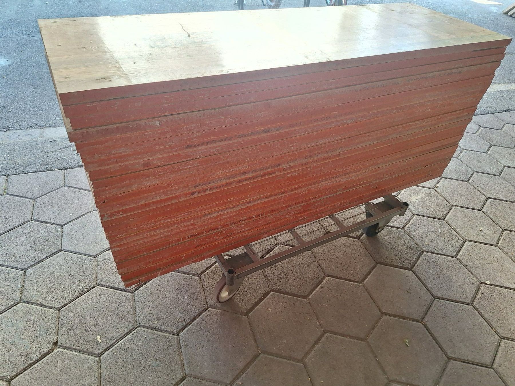 Articoli in legno: Schaltafel 1.5 Meter Buttholz – Usato da Wohlen AG venduto da mika26 3