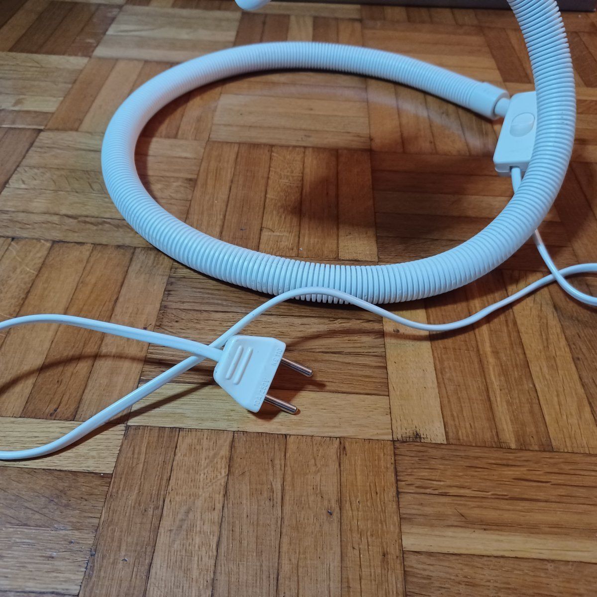 Lampade: Antike flexible Lampe mit Elefantenkopf -G53 – Usato da Morges venduto da vimajes12 3