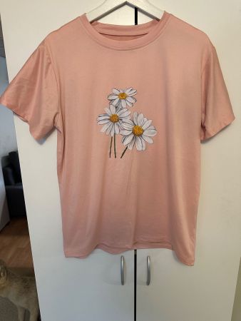 Rosarotes T-Shirt mit weissen Blumen (M)