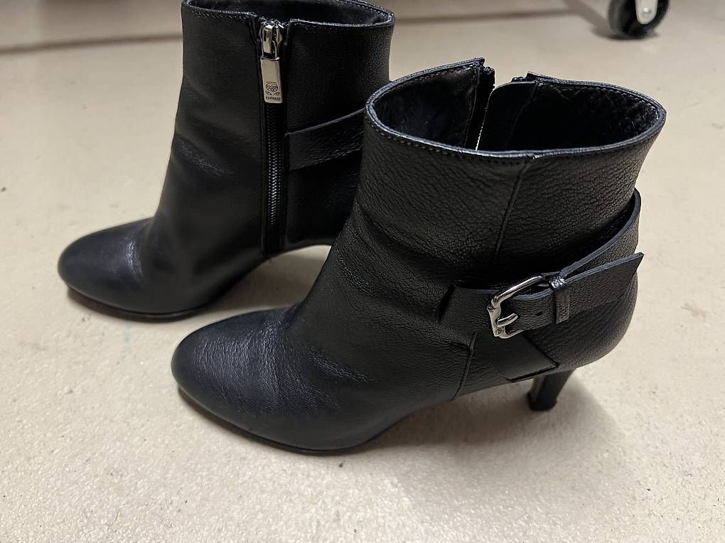 Scarpe da donna: Navyboot Stiefeletten 37 1/2 Grösse  – Usato da Uster venduto da cut_7g79 1