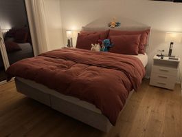 Boxspringbett 180 x 200 + Topper - Neuwertig - Neupreis 3500