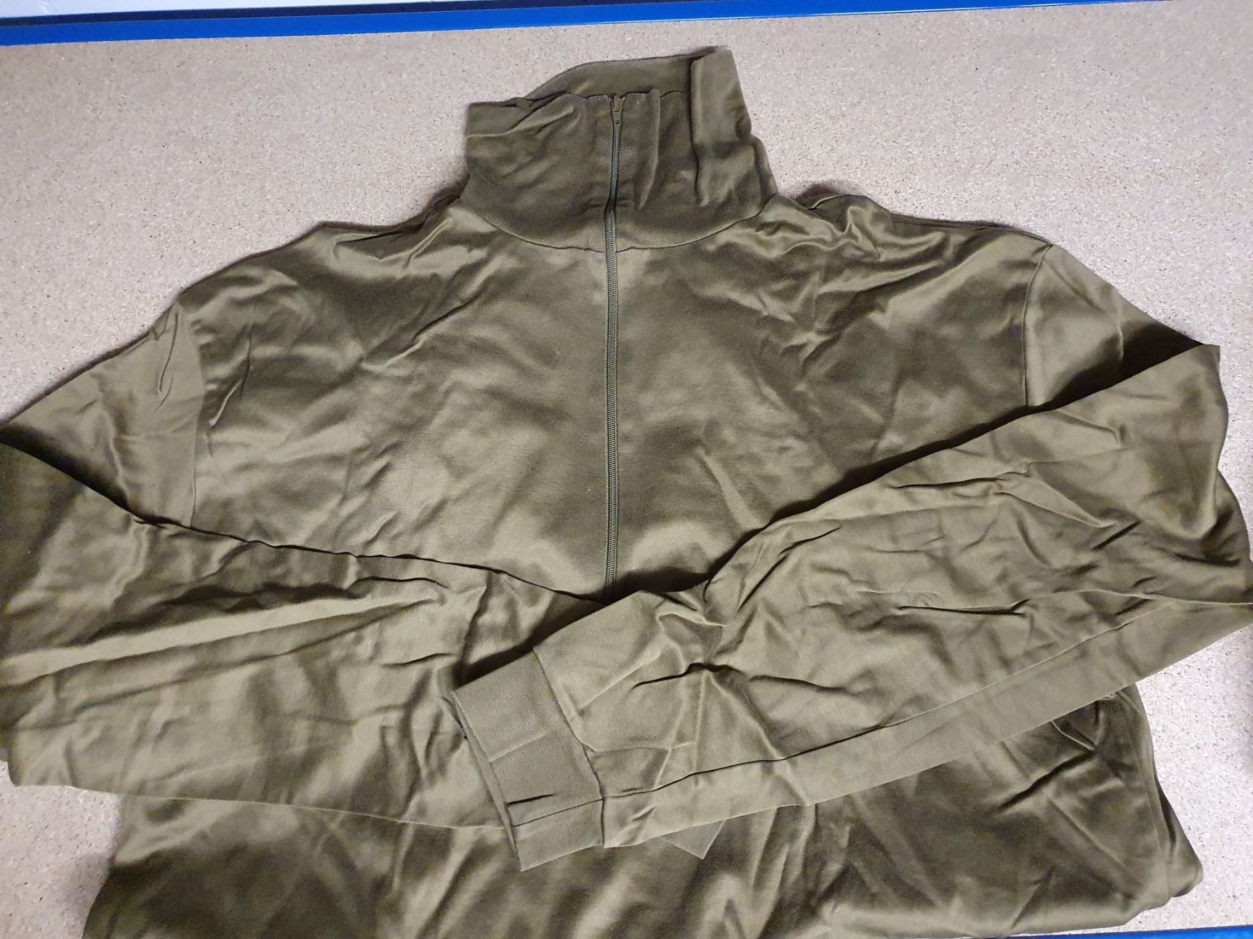 Armée suisse Pulls & Sweat-shirts: Schweizer Armee Rollkragenpullover gr.56/L – D'occasion à Altendorf par caj_hry2 2