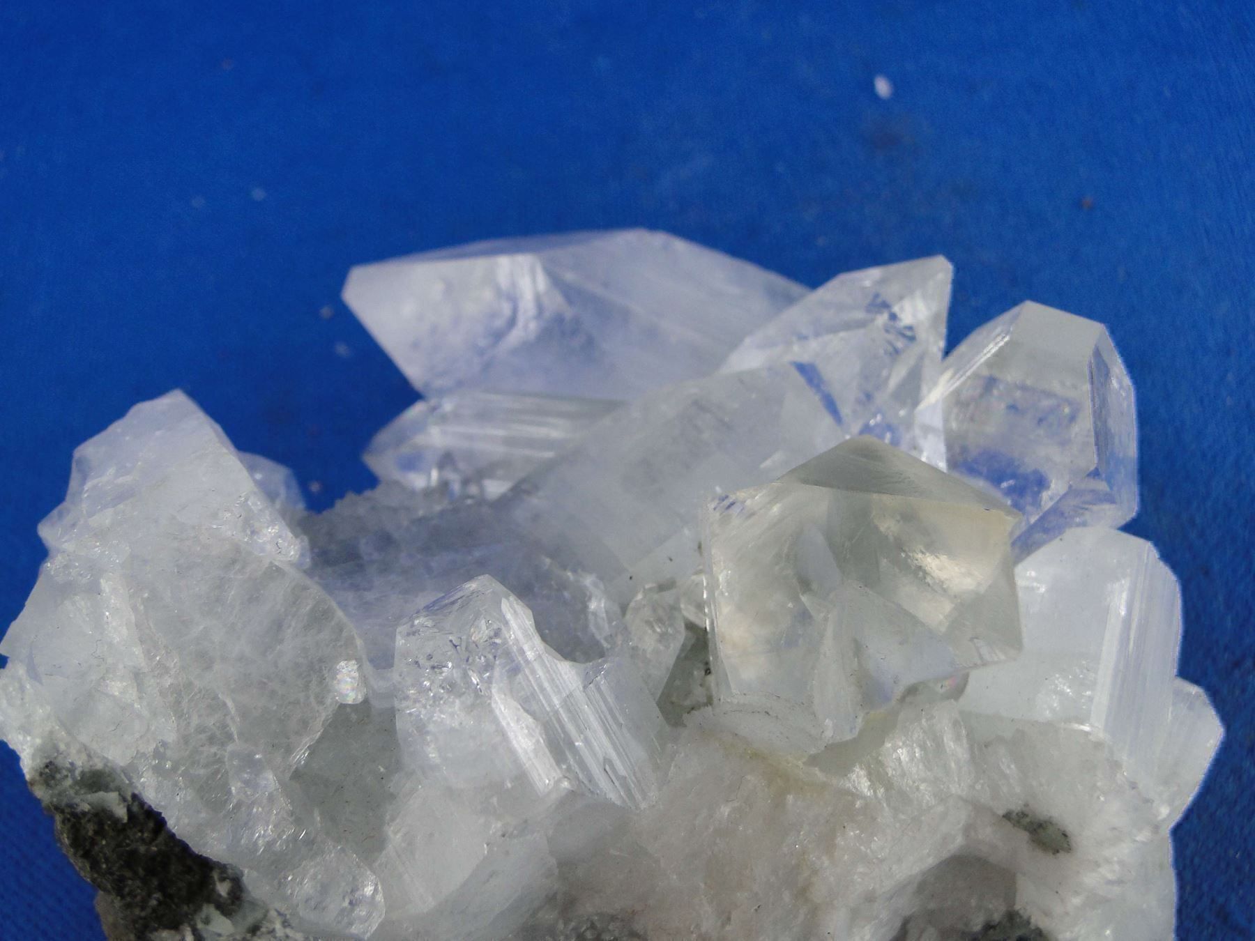 Minerali & Pietre curative: Gelber Calcit mit Apophylit – Usato da Schinznach Bad venduto da Demerald 3
