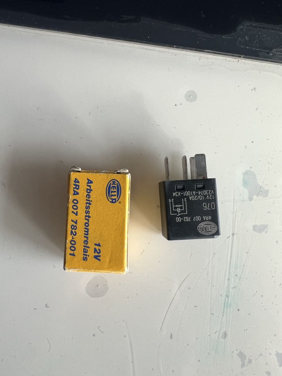 Interruttori: Auto Relaisschalter (12 V) – Usato da Brunnen venduto da k-mako