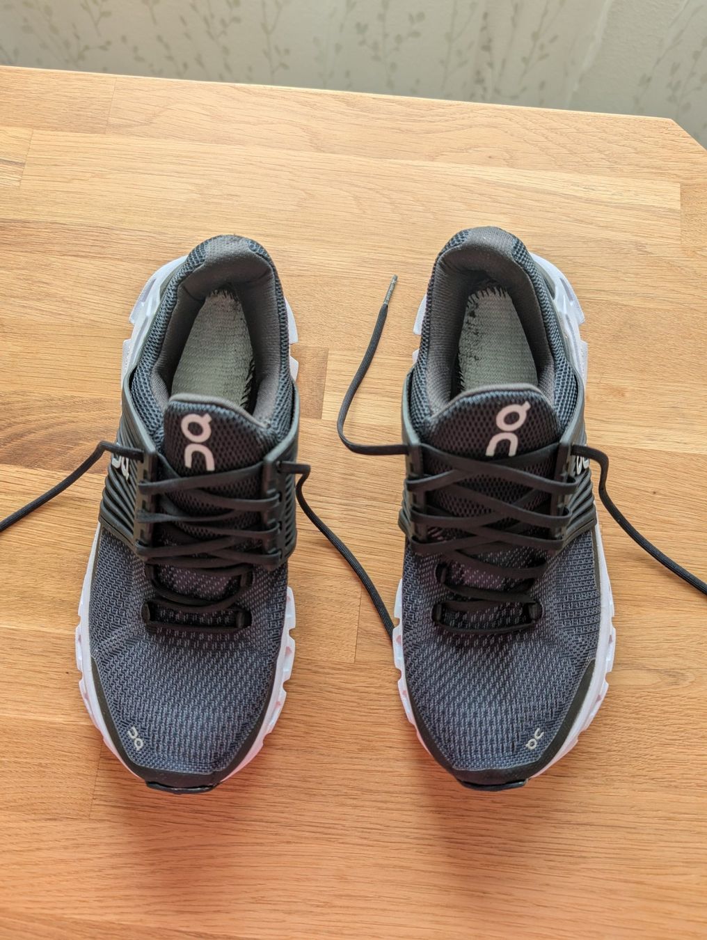 On Damenschuhe: On Schuhe – Gebraucht aus Ballwil von scharasad 4