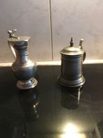 Ein alter Zinnbierkrug und eine Zinnweinkanne gemarkt