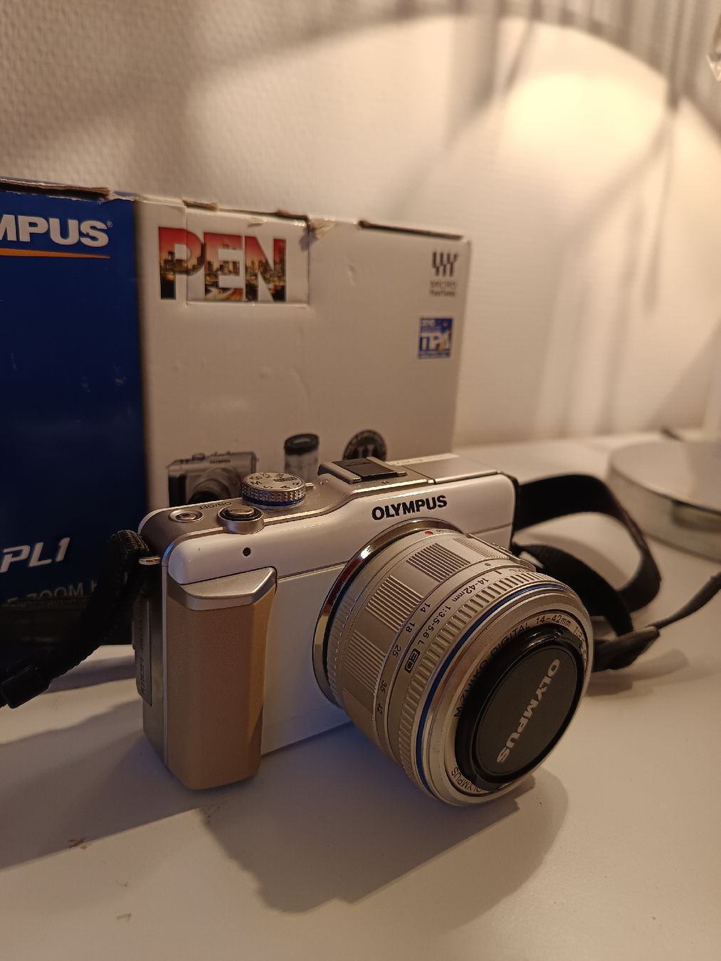Olympus Fotocamera: Olympus PEN E-PL1 mit M.Zuiko 14-42mm Objektiv weiss – Usato da Romanshorn venduto da Stark_Tony8 5