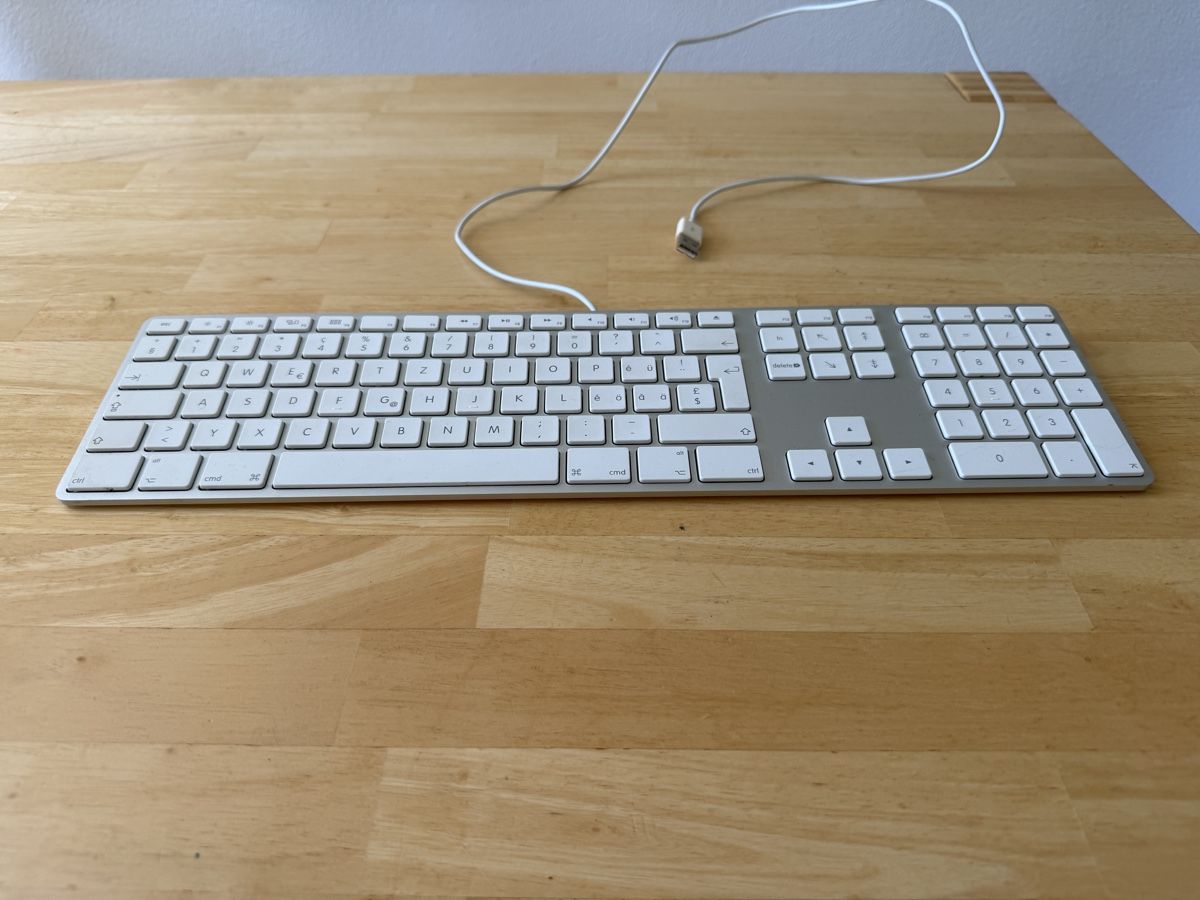 Apple Tastiere: Apple Tastatur/ Keyboard, Model A1243 USB – Usato da Giswil venduto da urr_7c5j 2