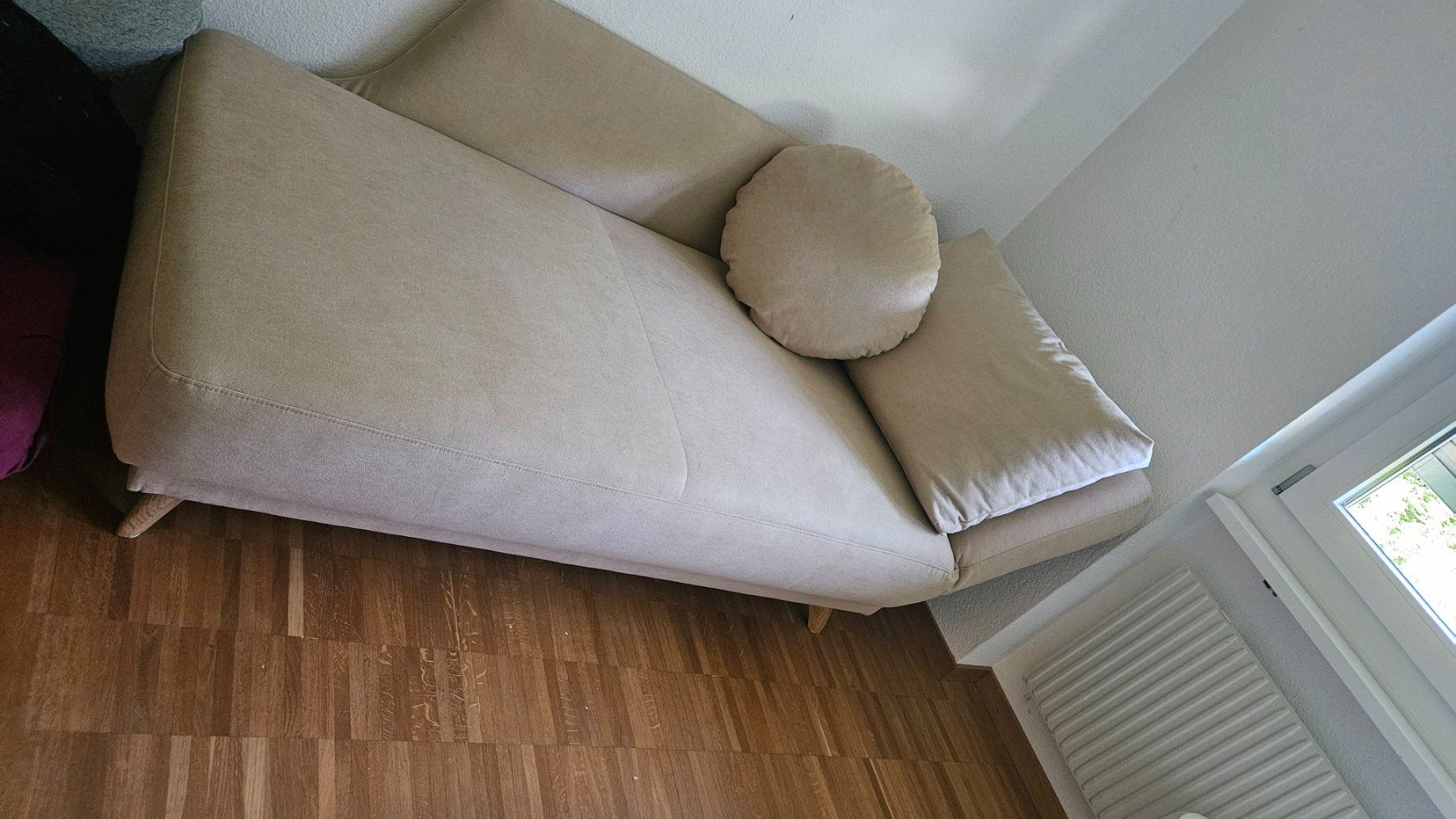 Sofas: Neuwertiges Sofa / Recamiere – Gebraucht aus Lausen von Miinalina