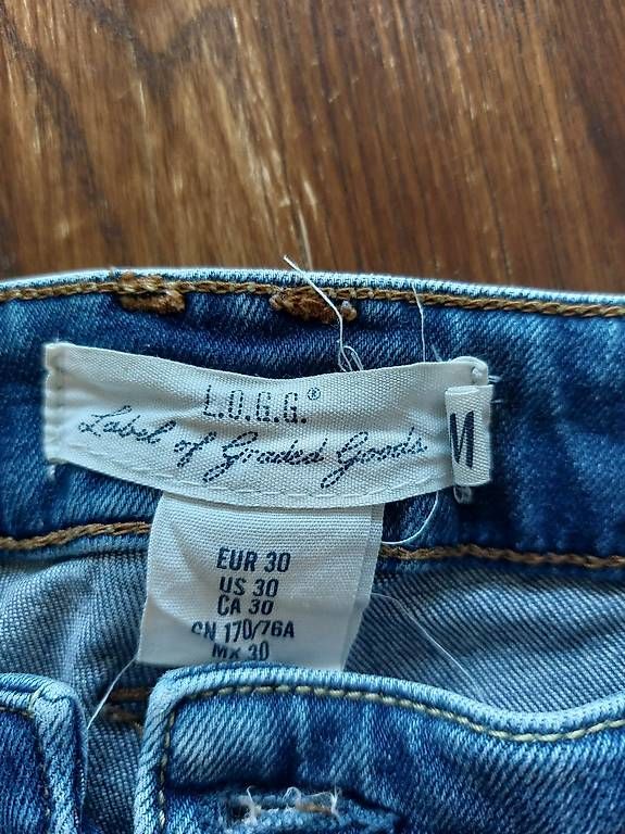 Jeans: Jeansshorts + Gratis Accessoire  – Usato da Emmetten venduto da sandra0310 2