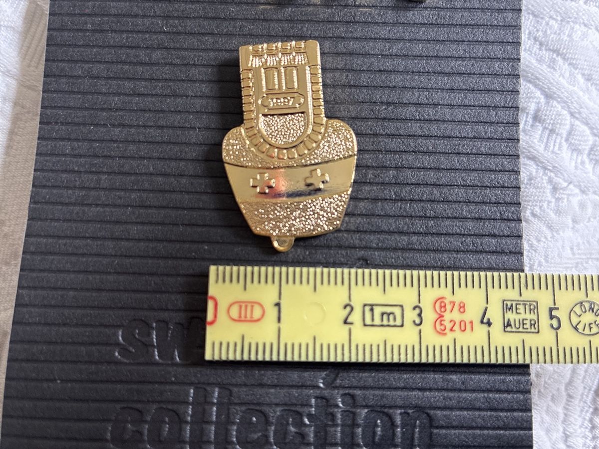 Placchette & Badge: Schweizer Wahrzeichen Pins - Swiss Collection - Neu! – Nuovo (secondo la descrizione) da Ebnat-Kappel venduto da ponyhales 4