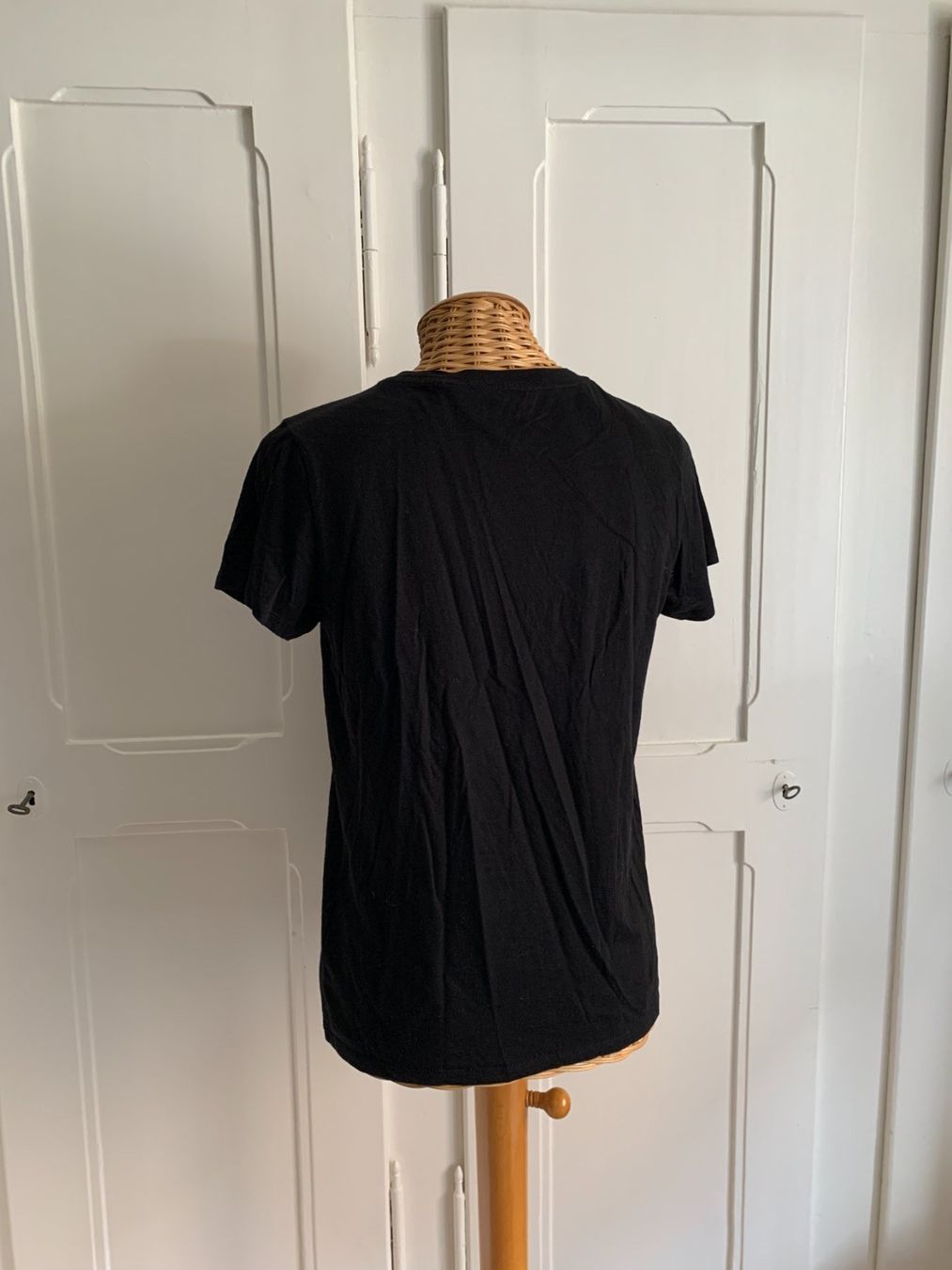 Guess T-Shirts: GUESS - T-Shirt schwarz XS – Gebraucht aus Zürich von Diazaio 2