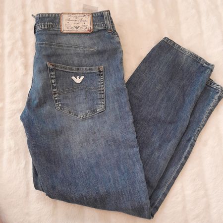 Jeans Armani, taille 27, coupe originale et confortable!