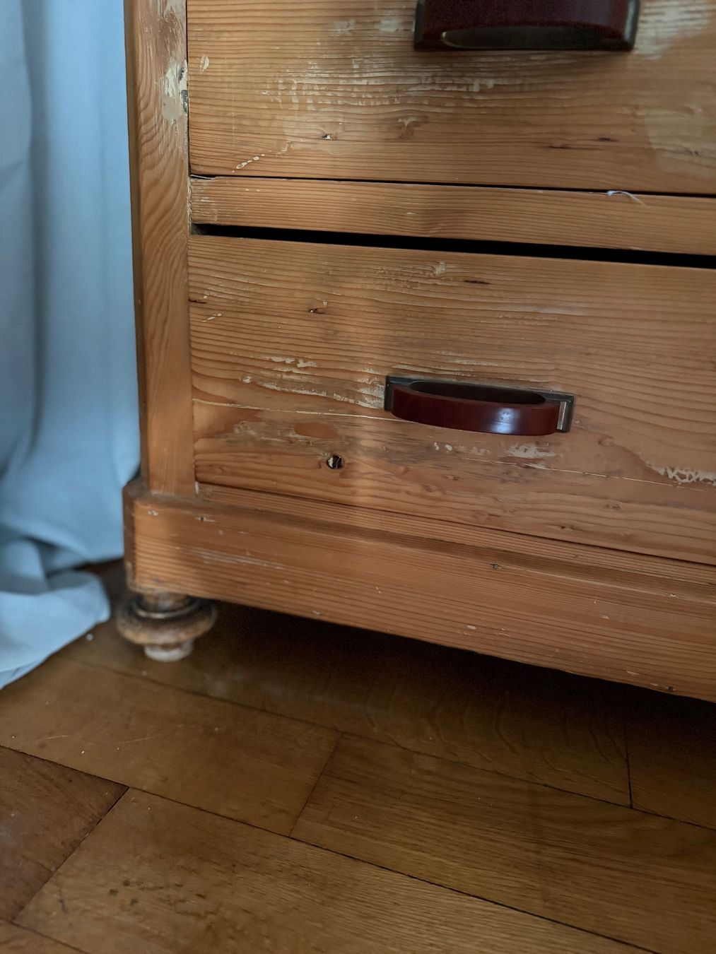 Commodes: Holzkommode – D'occasion à Zürich par A255949 2