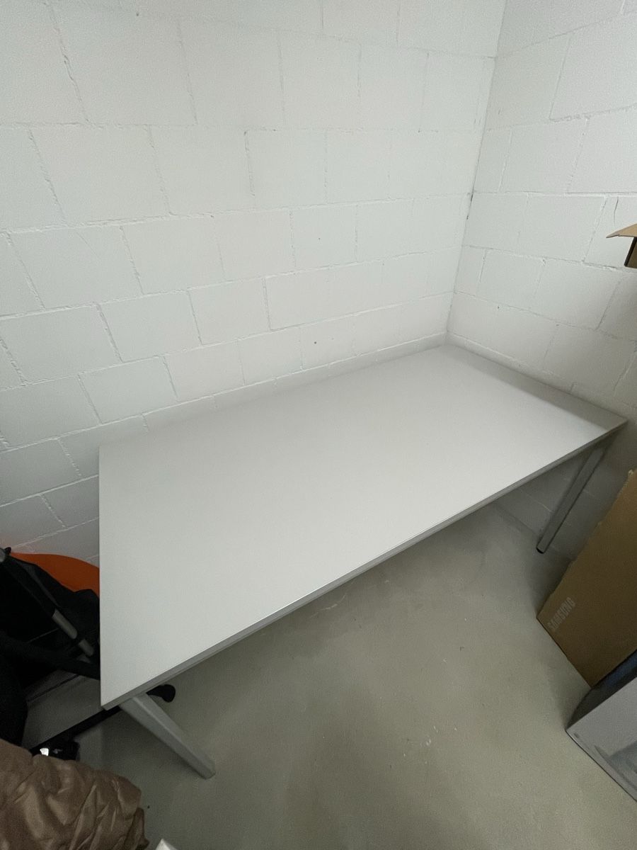 Scrivanie: Light Grey Office Desk with Adjustable Legs – Usato da Bonstetten venduto da AmAndre 4