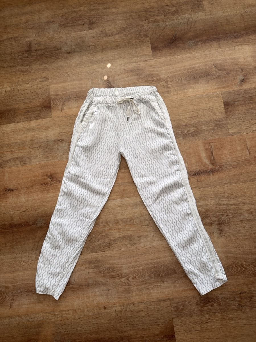 Pantaloni: Weisse Sommerhose mit Muster, 38 – Usato da Möhlin venduto da Phmahrer