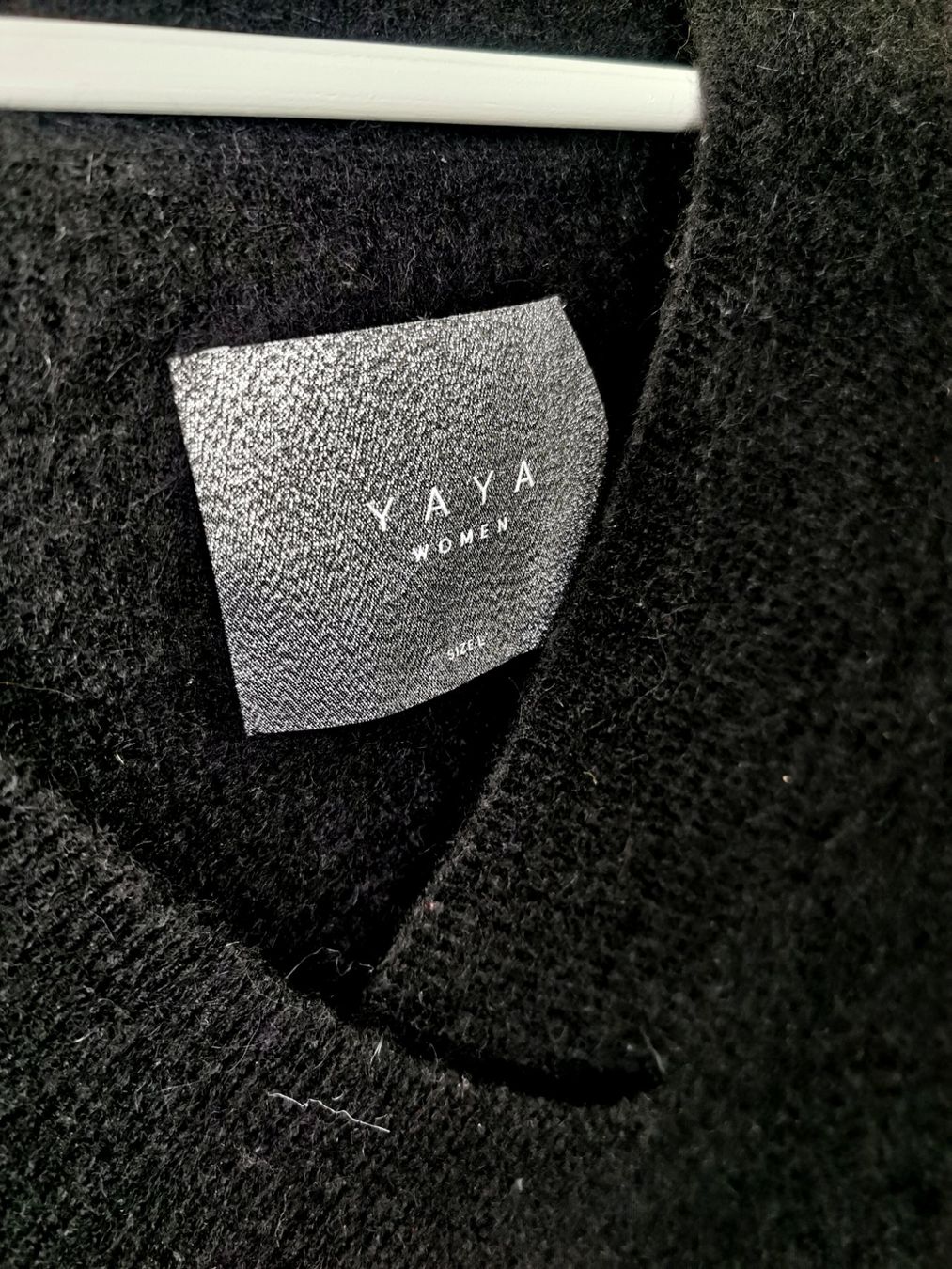 Pullover & Sweatshirts: YAYA Pullover Kleid V-Ausschnitt Wolle schwarz L Pulli – Gebraucht aus Staad SG von Chirrari 3