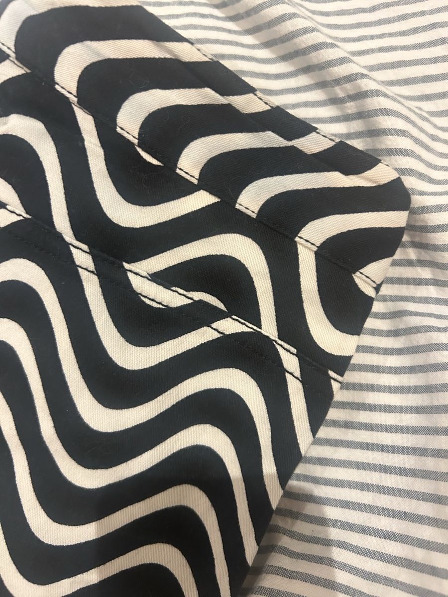 Pull&Bear Pantaloni: Pantalon Pull&Bear à motifs vagues, taille S comme neuf! – Nuovo (secondo la descrizione) da Vesenaz venduto da emi_videsonarmoire 2