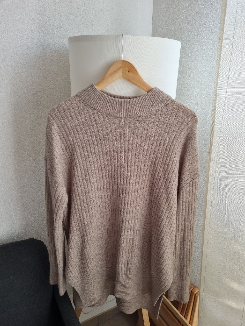 H&M Maglioni & Felpe: H&M Beige Turtleneck Pullover – Nuovo (secondo la descrizione) da Aigle venduto da Smagbrelle18
