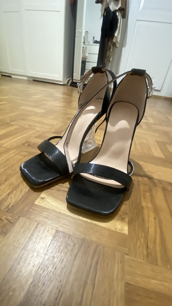 Scarpe da donna: Black Heels with Clear Block Heel - Size 36 - Worn Once – Nuovo e nell'imballaggio originale da Schaffhausen venduto da bar_rf9c 2