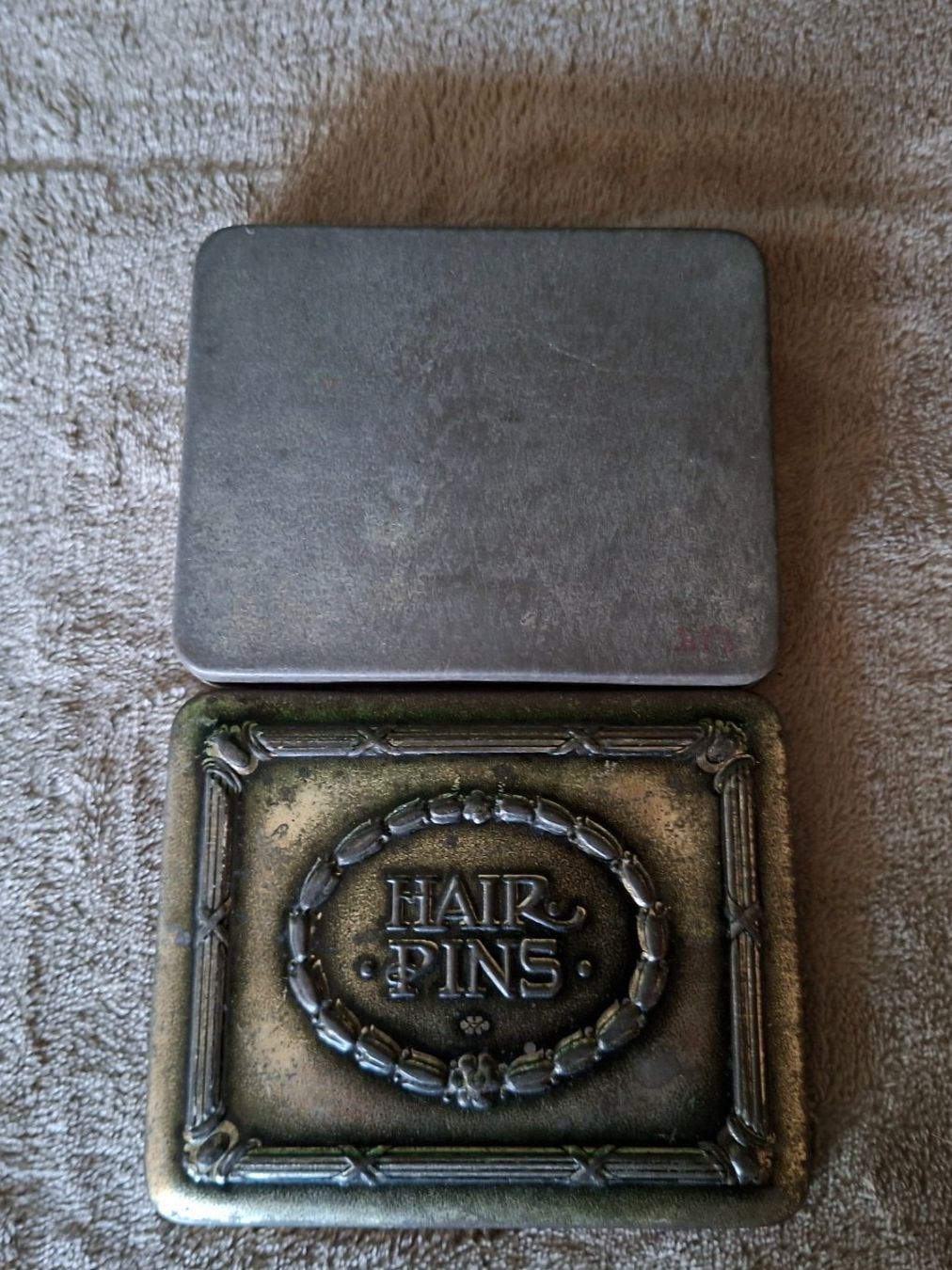 Barattoli: Antike, wunderschöne Blechdose Hair Pins – Usato da Otelfingen venduto da silver-moon 2