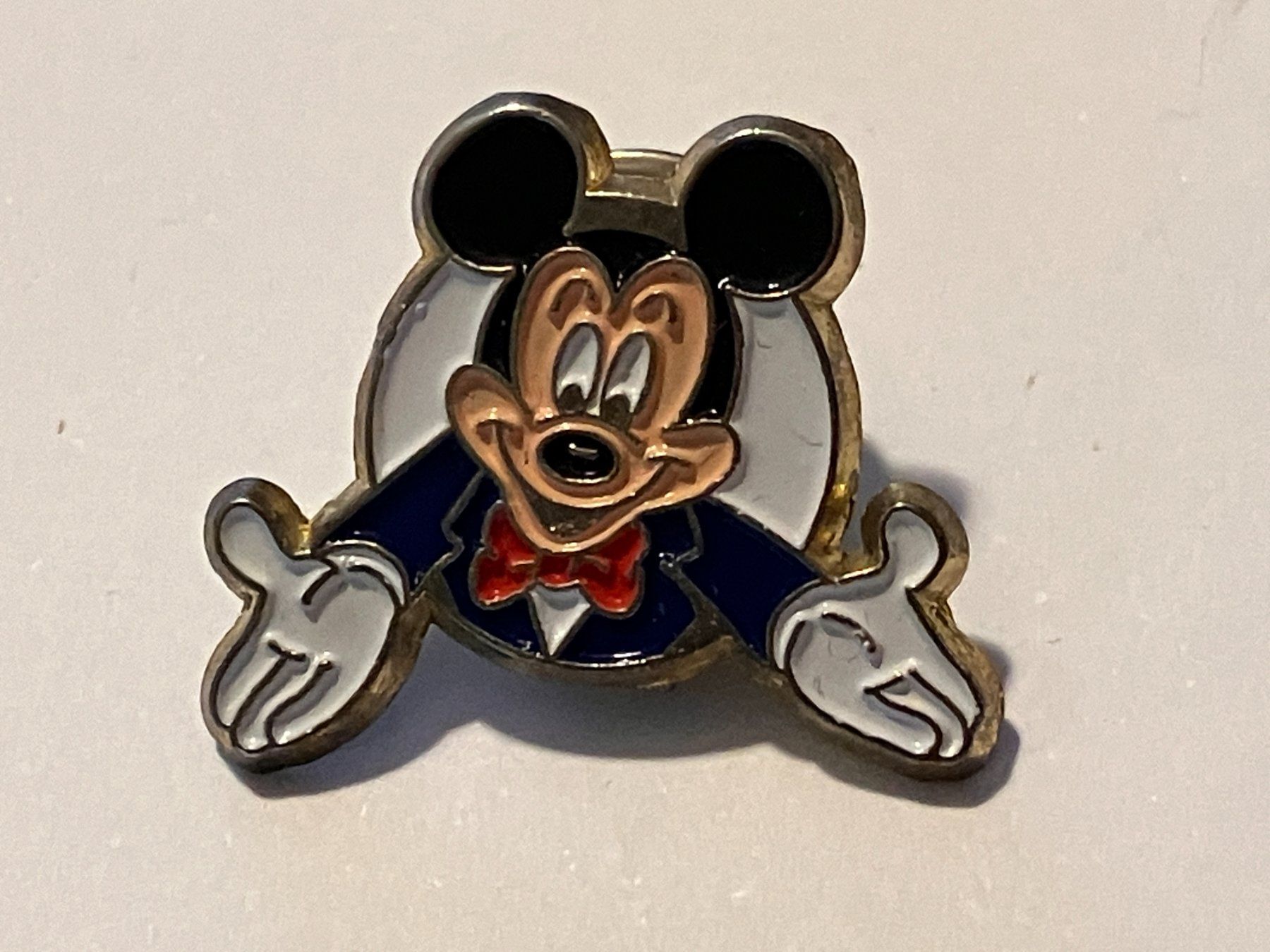 Placchette & Badge: 1 Pin Micky Maus  – Usato da Basel venduto da djwwpp