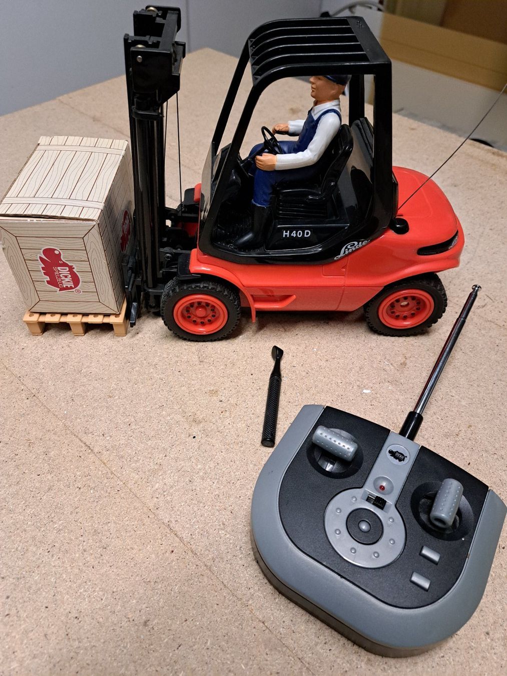Modellismo RC: RC Linde H40D Gabelstapler – Difettoso da Kaiserstuhl AG venduto da Simoli