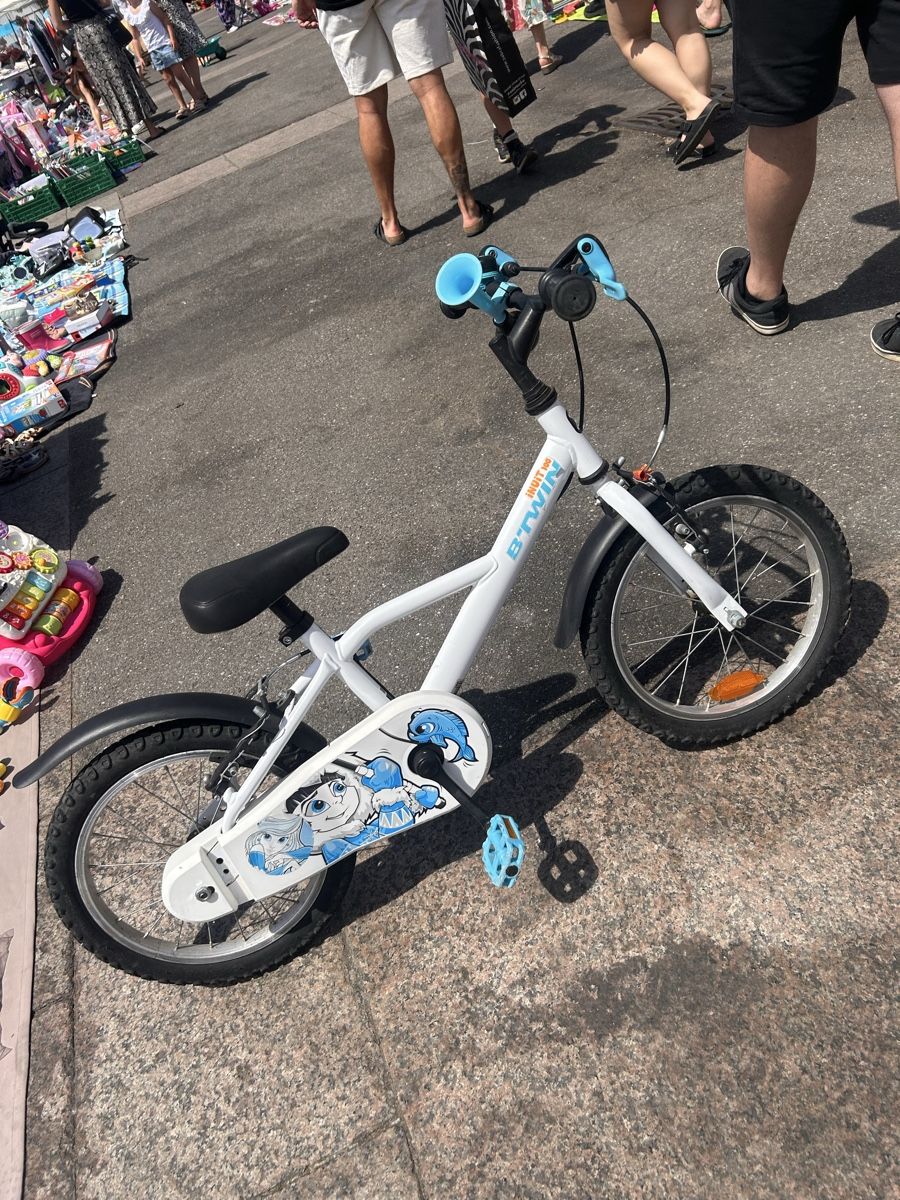 Decathlon Velos: Vélo enfant B'twin inuit 100, 16 pouces blanc, dès 4 ans – Gebraucht aus Carouge GE von Emilynette