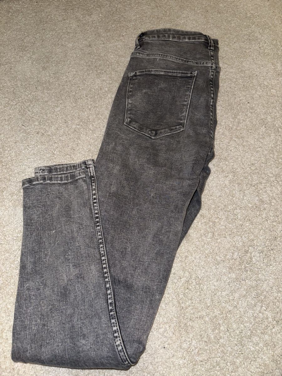 Bershka Jeans: Jeans Bershka | 38 | grau – Nuovo (secondo la descrizione) da Spreitenbach venduto da Sujrkwxl