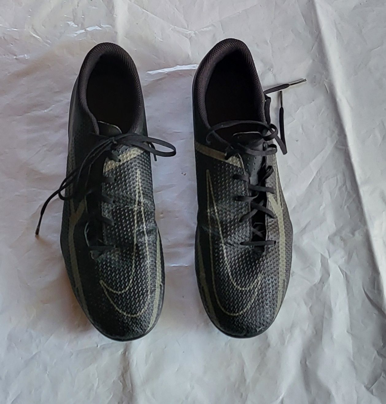 Nike Scarpe da uomo: Chaussures de foot Nike Phantom, taille 43 – Usato da Niedergösgen venduto da Eva2410
