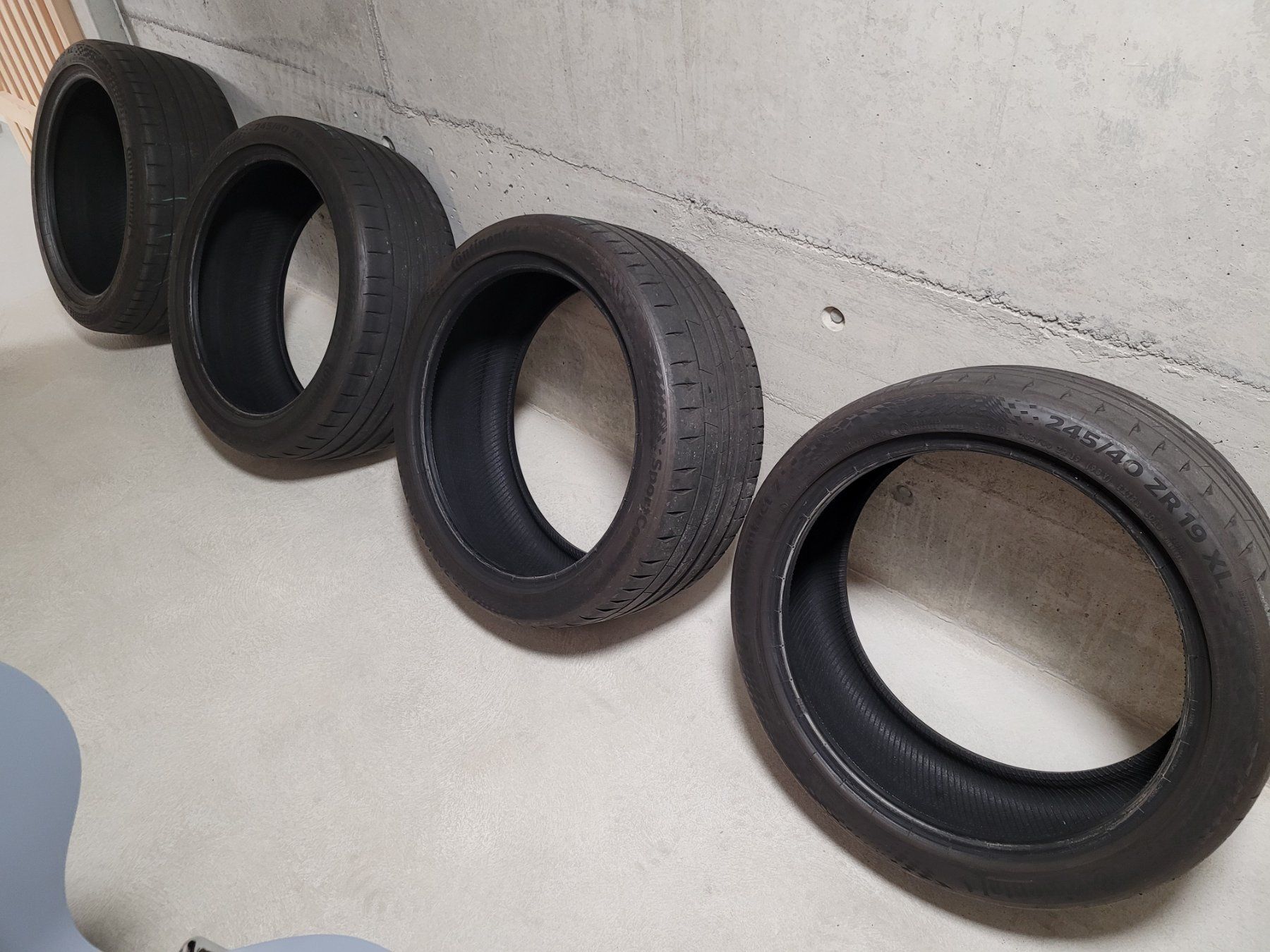 Continental Pneus & Kompletträder: 4 Stk. Continental SportContact 7, 245/40 R19 98Y XL Sommer – Gebraucht aus Egliswil von Mike35