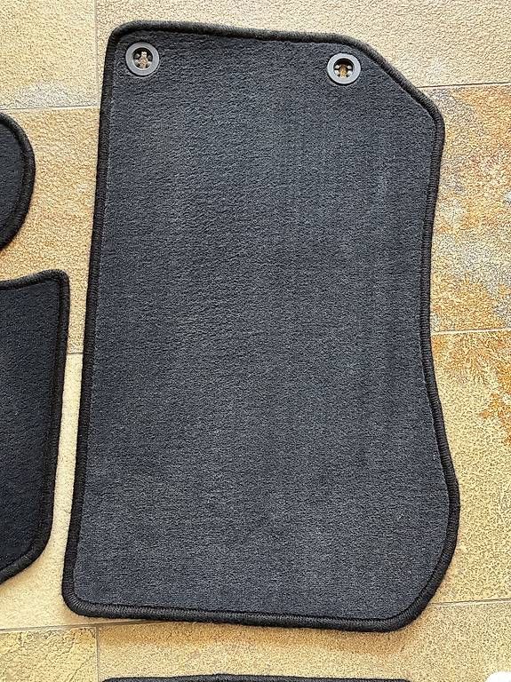 BMW Tappeti & Tappetini: BMW E36 Fussmatten Satz ORIGINAL schwarz – Usato da Würenlos venduto da Daveness 3