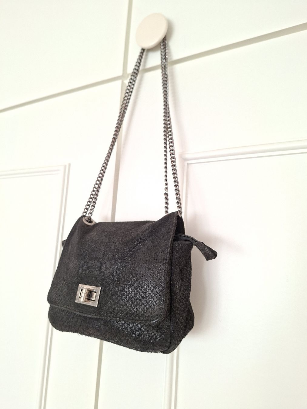 Taschen für Damen: Sac italien en cuir noir effet python à chaîne – Gebraucht aus Lutry von Sim_Sta 5