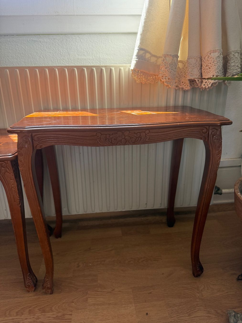 Set di tavolo e panche: 2er Set Serviertische antiker Stil mit Intarsien – Usato da Thun venduto da ani_zp66 6