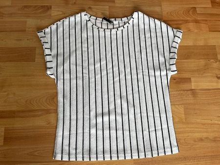 T-Shirt weiss-schwarz gestreift, Grösse S