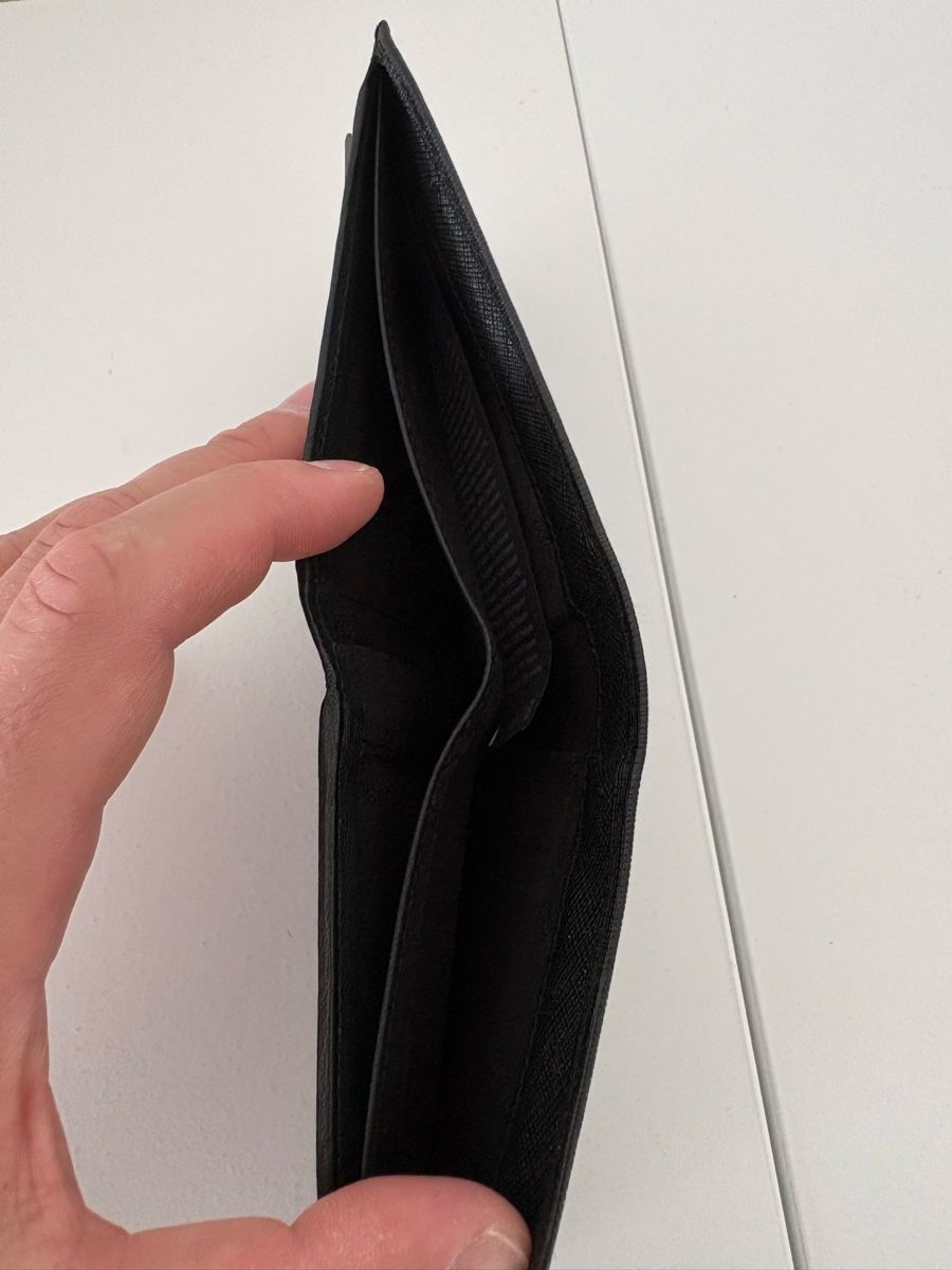Guess Portafogli: Black Guess Leather Wallet – Usato da Obbürgen venduto da cla_x9h6 6