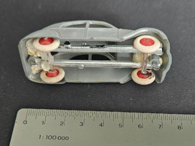 Citroën Modellautos: Oldtimer 2 CV Döschwo Ente Citroen Antik Modellauto – Defekt aus Bern von Respirit 2