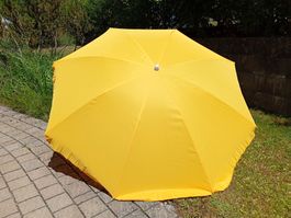Sonnenschirm gross in Gelb von Coop