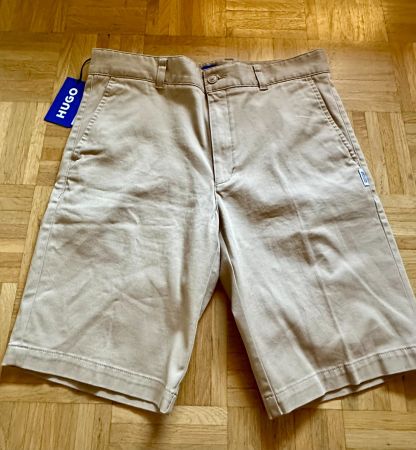 Bermuda/Short Hugo Boss, taille 32 NEUF