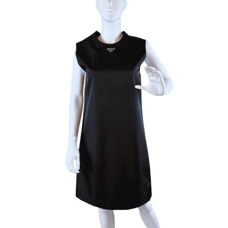 Prada Kleid - Zeitloser Klassiker in Schwarz, Gr. 38