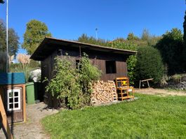 Schopf aus Holz / Holzhütte