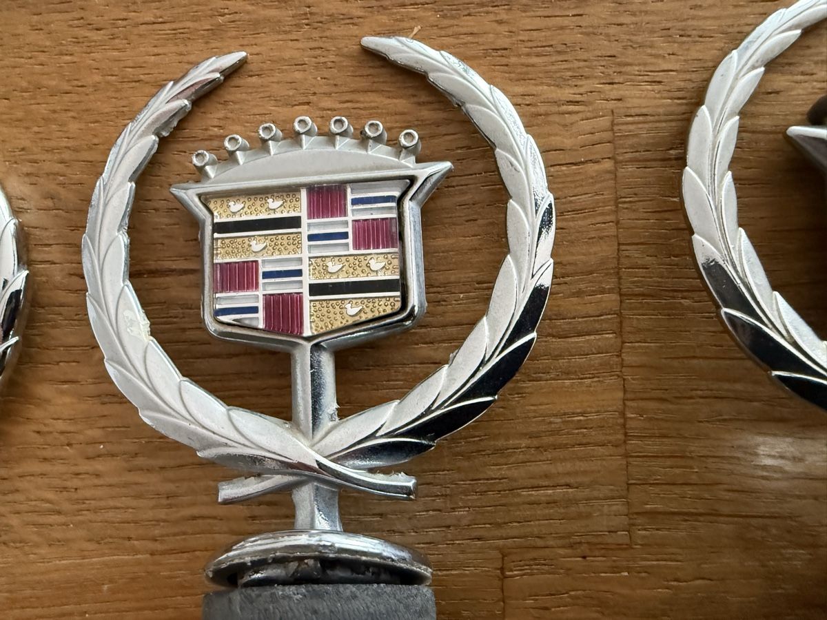 Cadillac Tutti i ricambio: Cadillac Kühlerfigur Embleme Kühler Figur Emblem – Usato da Goldach venduto da Donpancho 6