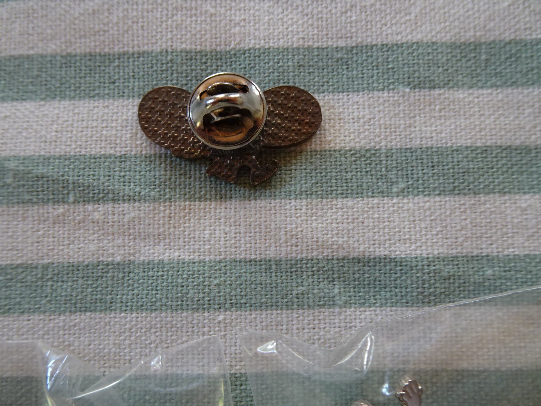 Placchette & Badge: 4 Stk. NEUE Pin's BLICK - M176 – Nuovo (secondo la descrizione) da Küssnacht am Rigi venduto da Kleinpreis-Shop 3