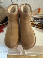 UGG 