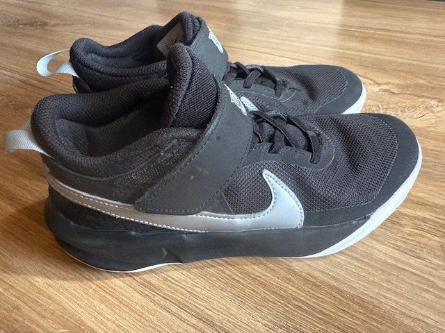 Scarpe da uomo: Nike Sneaker Gr. 35 – Usato da Burgdorf venduto da W31S 1