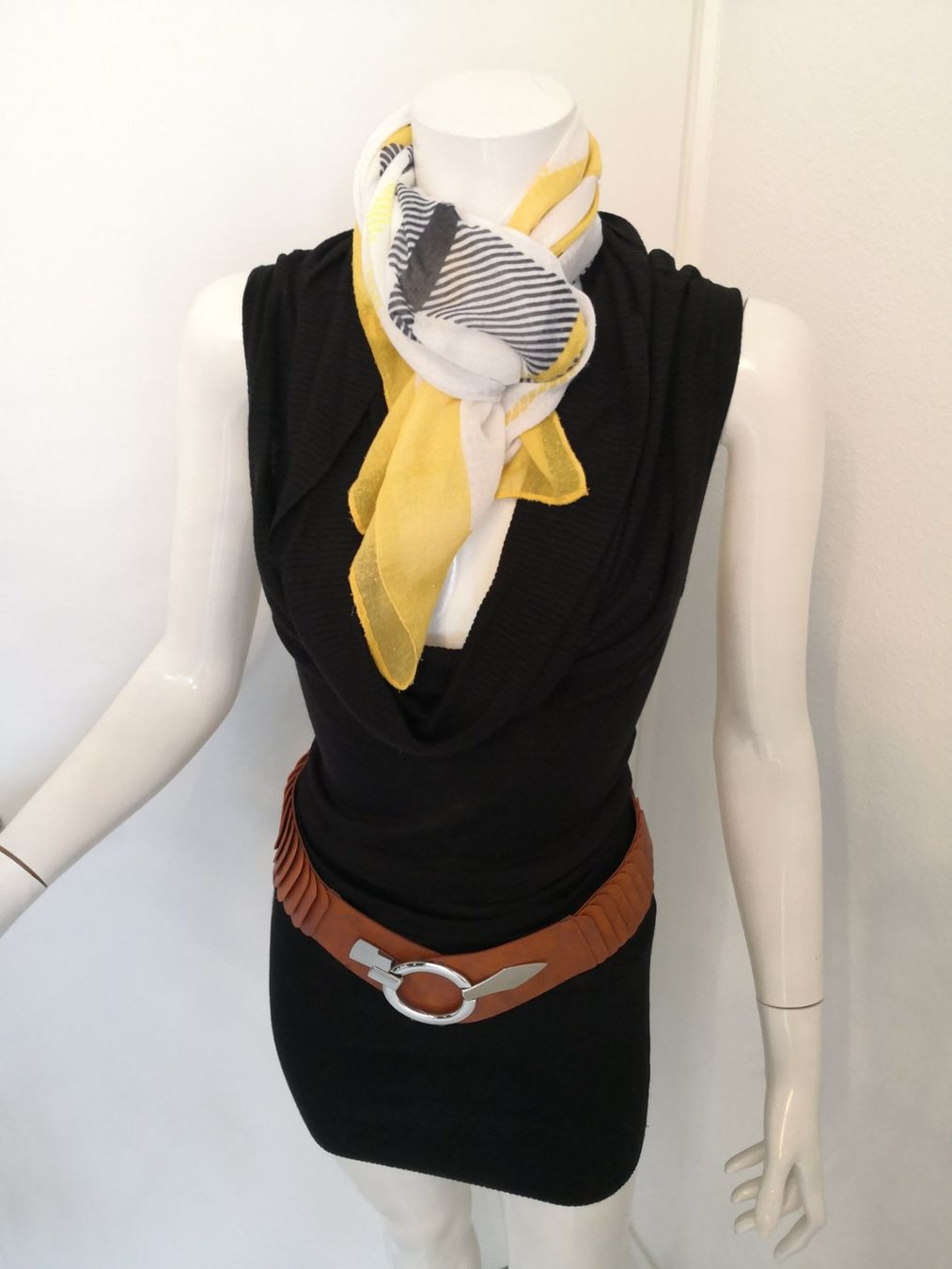 Opus Foulards, Tücher & Schals: 🤩OPUS SCHAL WEISS MIT MUSTER – Gebraucht aus Olten von Naja-Twins-Twins 6