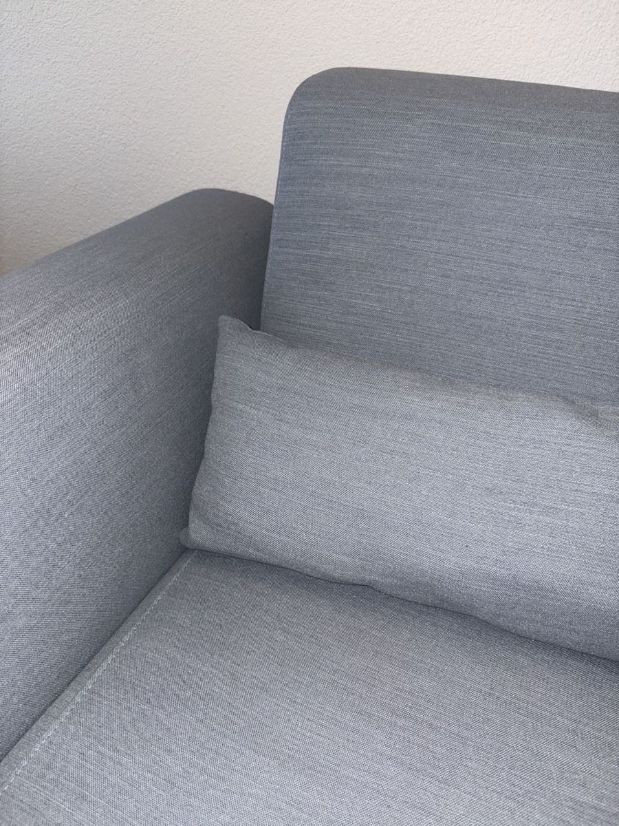 Divani: Hellblaues Sofa mit Chaise Lounge - Kaum genutzt! – Usato da Dachsen venduto da ali_y5vh 2